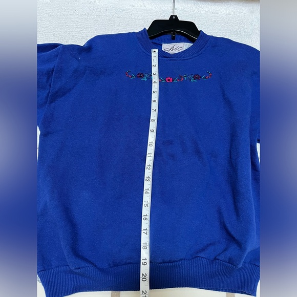 Vintage embroidered sweatshirt with shoulder padding - Picture 3 of 5